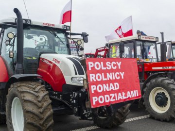 Польські фермери продовжили протест на кордоні з Україною до кінця квітня
