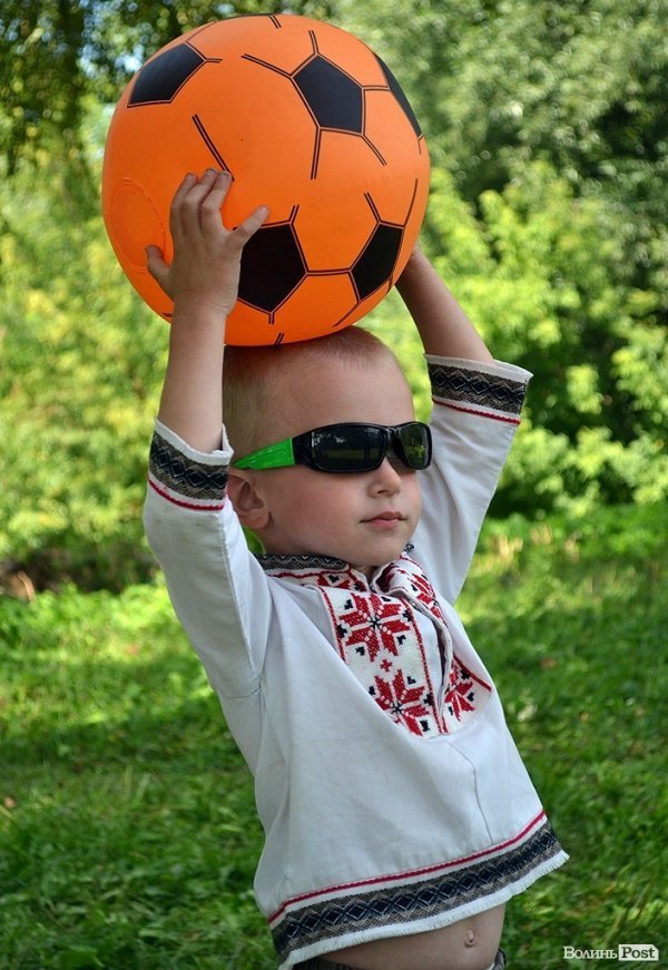 Діти  і «Бандерштат». ФОТО