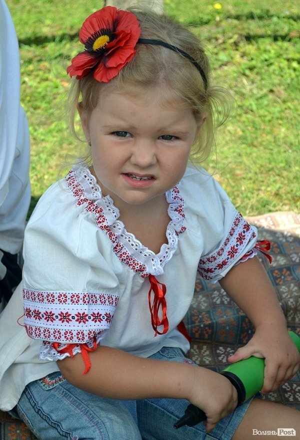 Діти  і «Бандерштат». ФОТО