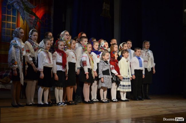 Цукерки від патрульних та спільна коляда. Добрі новини Волині