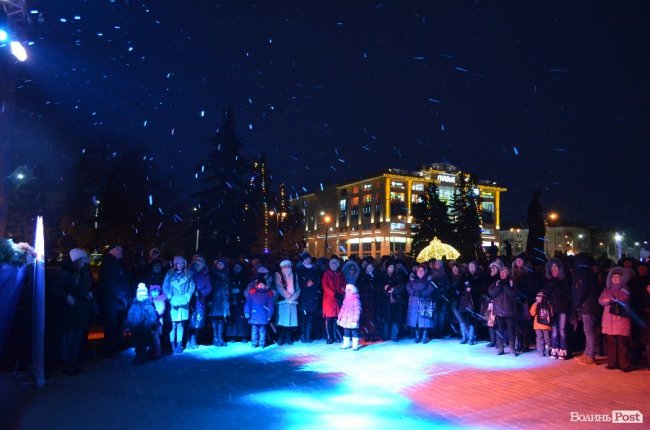 Цукерки від патрульних та спільна коляда. Добрі новини Волині