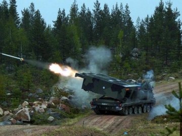 В Україну прибули перші далекобійні ракетні системи залпового вогню М270, –  Резніков