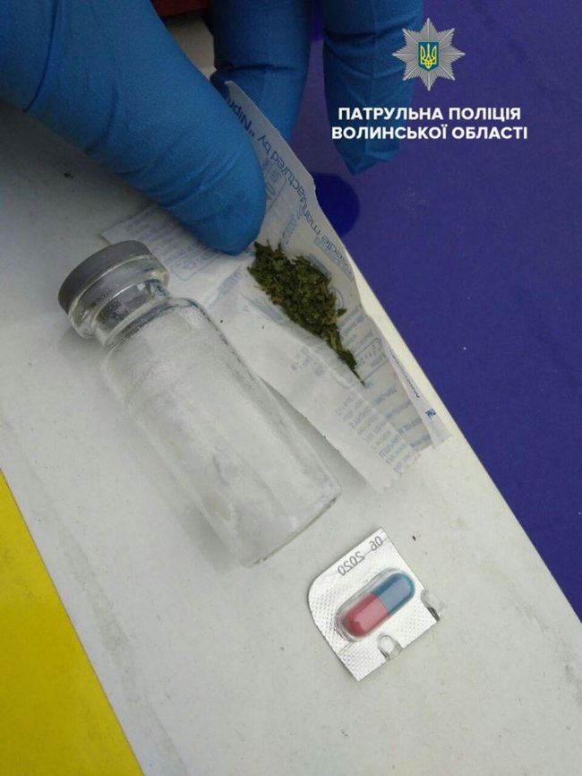 Чоловіка з наркотиками патрульним «здав» небайдужий перехожий