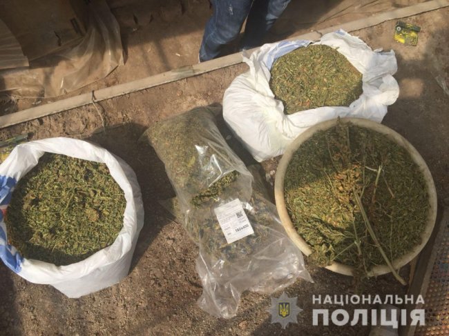 Поліцейські вилучили наркотиків на 4,5 мільйона гривень. ФОТО