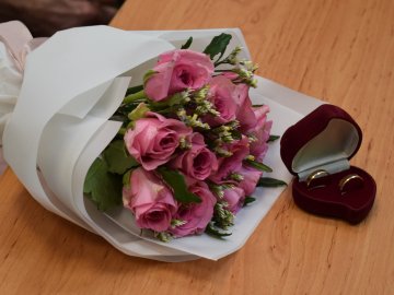 Сьогодні у Луцькому ЦНАПі одружилися сім закоханих пар. ФОТО