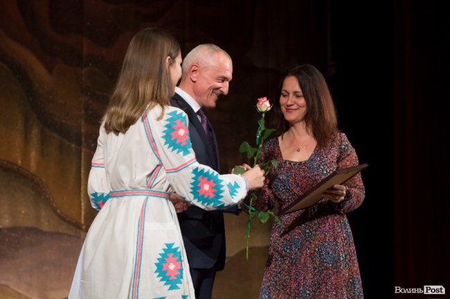 Квіти, подяки та музичний концерт: волинських медпрацівників привітали з професійним  святом