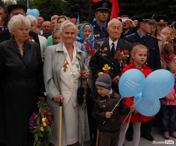 Парад Перемоги у Луцьку пройшов з комуністами і міліцією