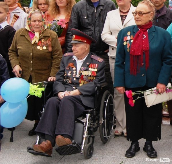 Парад Перемоги у Луцьку пройшов з комуністами і міліцією