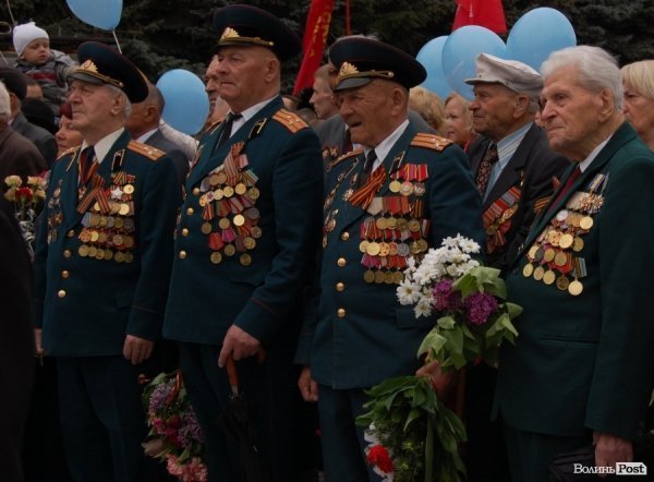 Парад Перемоги у Луцьку пройшов з комуністами і міліцією