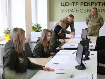 Перший в Україні рекрутинговий центр до ЗСУ відкрили у Львові