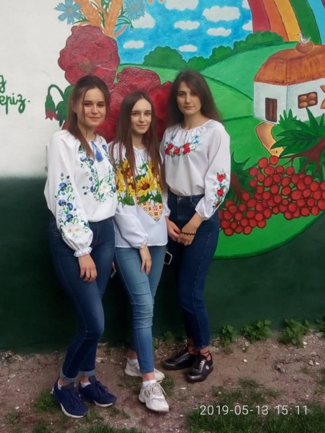 На Волині селяни перетворили зупинку у витвір мистецтва. ФОТО