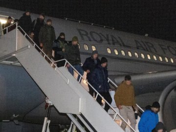 Танкісти з України прибули на навчання в Британію