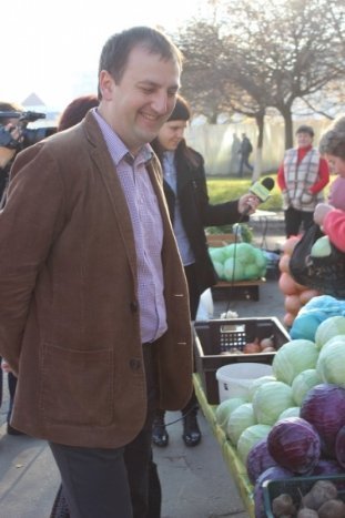 Чиновнику з Києва показали луцький ринок. ФОТО