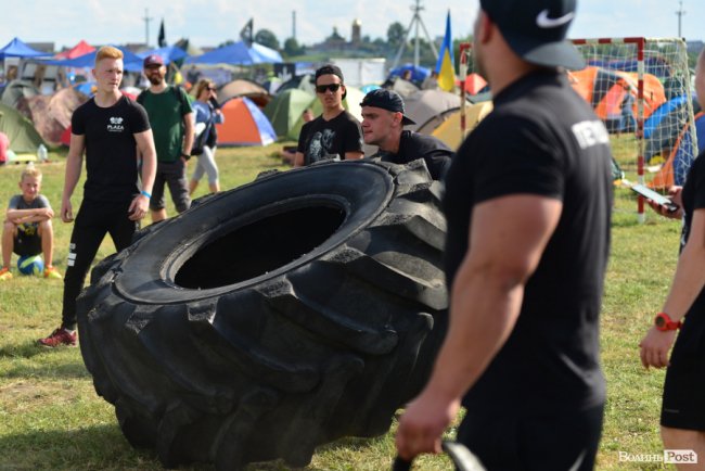 Як у Луцьку на «Бандерштаті» змагалися силачі. ФОТО  