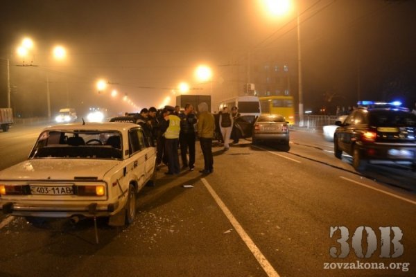 У Дніпропетровську «п'яний» джип протаранив сім авто. ФОТО. ВІДЕО