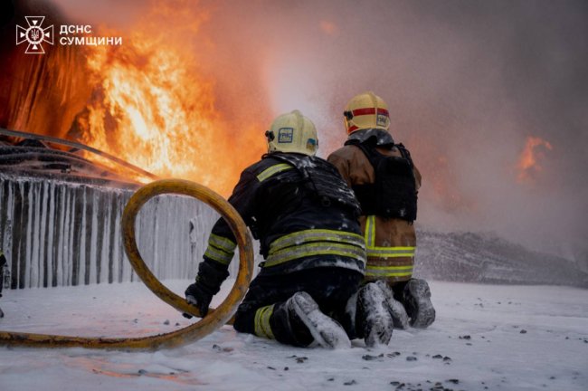 Росіяни в Сумах уночі тричі вдарили дронами по одній локації