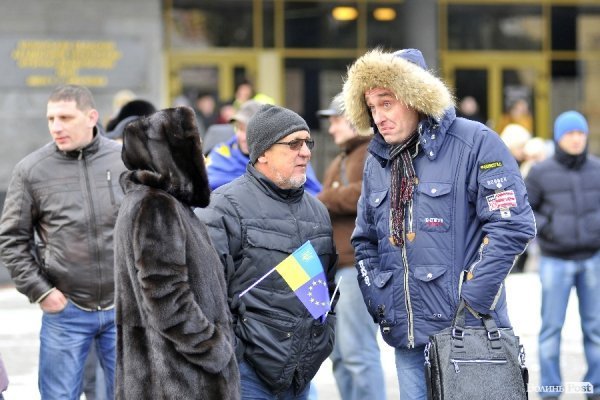 Віче на луцькому Євромайдані. ФОТО