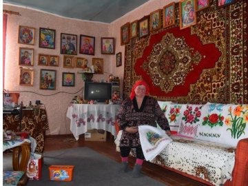 Талановита волинянка вишила майже 40 ікон