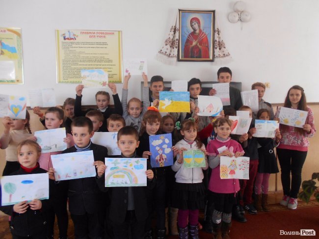 Ще в одному волинському селі ліпили вареники для воїнів АТО