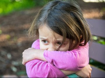 На Волині жінка залишила без нагляду на дитячому майданчику трьох малолітніх дітей