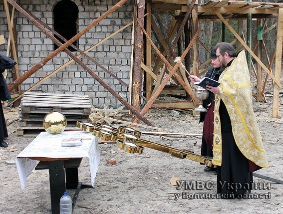 На Волині встановили хрест на міліцейській церкві. ФОТО