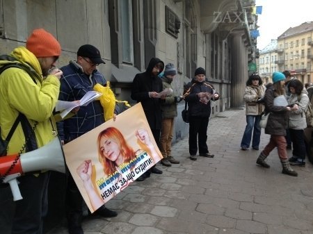 У Львові провели «криваву» екскурсію на підтримку Майї Москвич. ФОТО