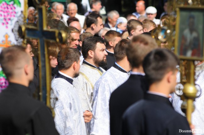 З маками і трояндами: у Луцьку відзначили річницю перемоги над нацизмом. ФОТО