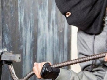 У Володимирі злодій обікрав гараж на кругленьку суму