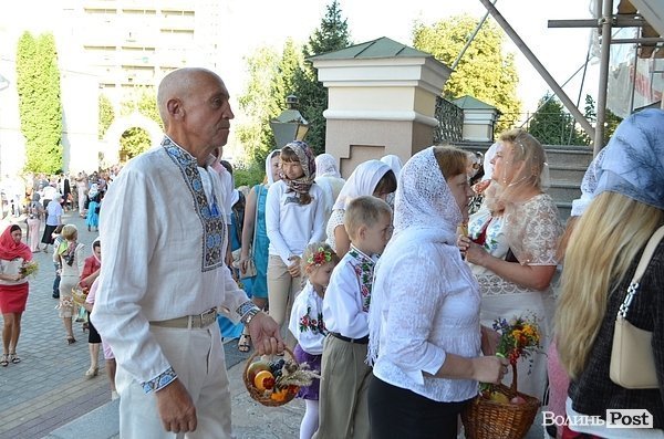 Як в Луцьку святять яблука. ФОТО