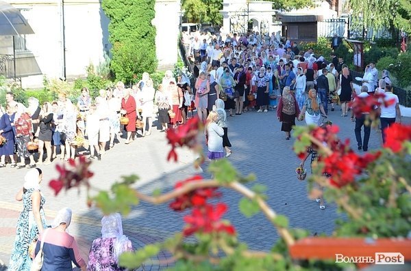 Як в Луцьку святять яблука. ФОТО