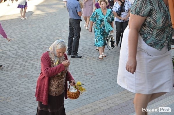 Як в Луцьку святять яблука. ФОТО