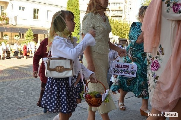 Як в Луцьку святять яблука. ФОТО