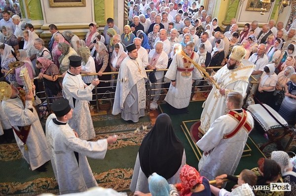 Як в Луцьку святять яблука. ФОТО