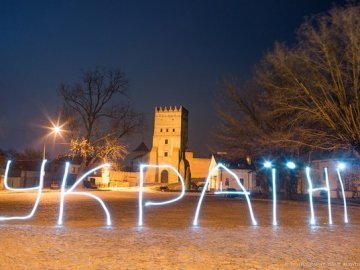 На Замковій площі в Луцьку «заморозили» світло. ФОТО