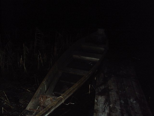 У Шацькому районі двоє чоловіків ловили рибу з човна сітками. ФОТО