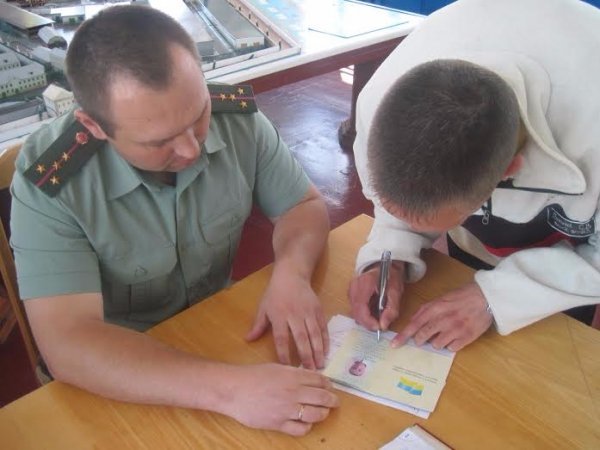 На Волині засуджені отримали паспорти. ФОТО