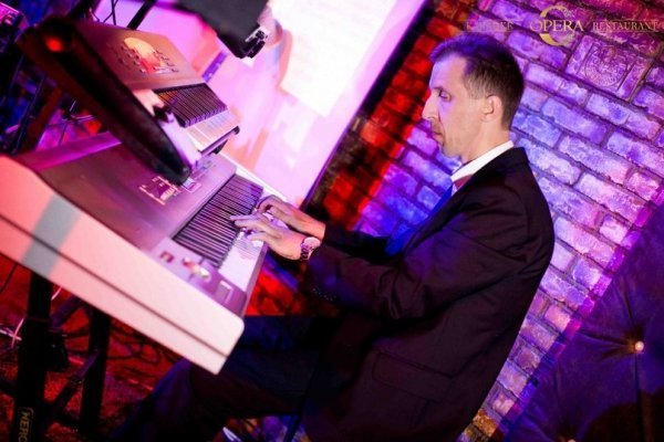 У Луцьку відкрили караоке-ресторан. ФОТО. ВІДЕО