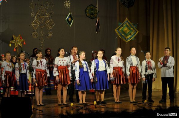 Фото з фестивалю вертепів у Луцьку