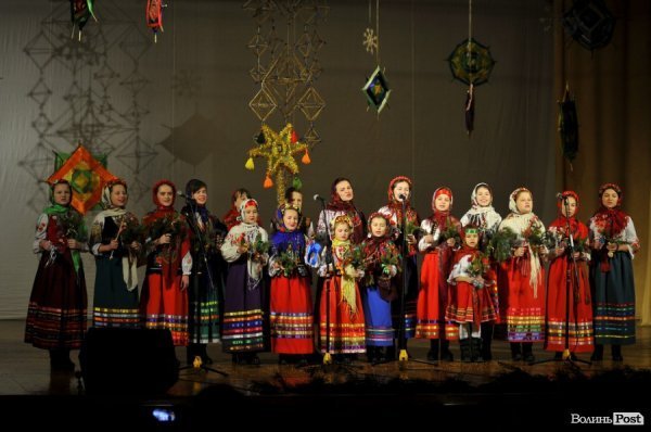 Фото з фестивалю вертепів у Луцьку