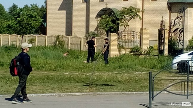 Поліція приїхала розбороняти бійку біля церкви в Луцьку