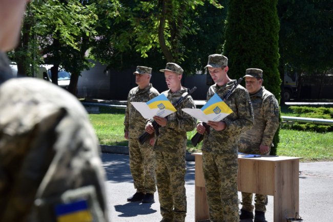 У Луцьку прикордонники-новобранці склали військову присягу. ФОТО