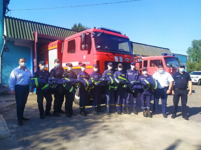 Відповідає європейським стандартам: волинські вогнеборці отримали новий бойовий одяг. ФОТО