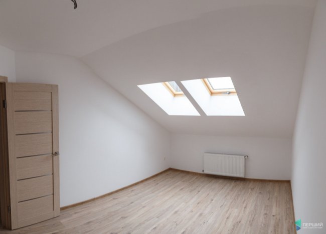 Мансарда – це красиво: як зробити похилу стелю в домі*