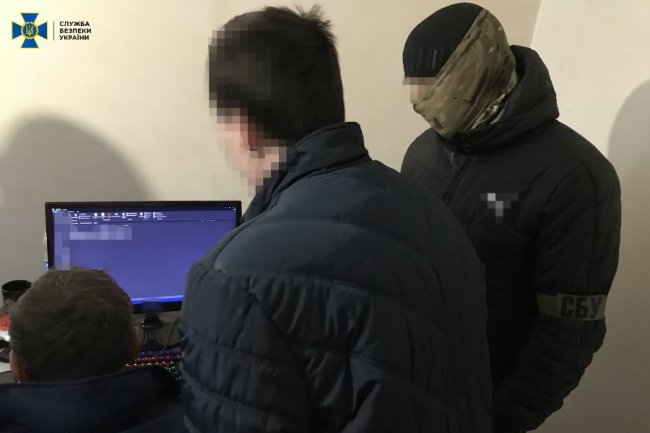 Затримали аноніма, який масово «мінував» школи, вокзали, університети в Україні та за кордоном. ВІДЕО