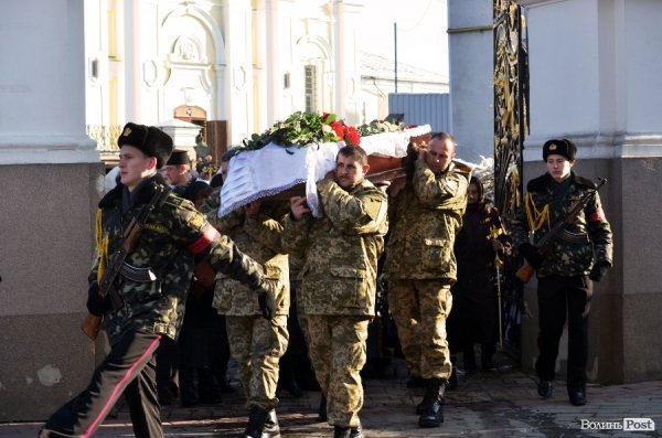 Луцьк провів в останню путь Героя АТО Валерія Марцинюка. ФОТО 