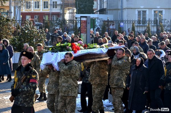 Луцьк провів в останню путь Героя АТО Валерія Марцинюка. ФОТО 
