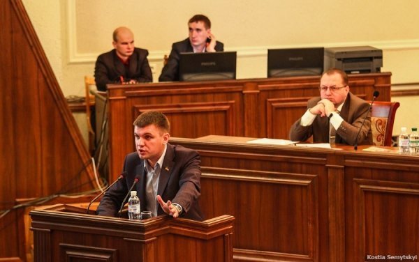 Заступник голови Волиньради Ігор Гузь виступає за трибуною. Фото Костянтина Семицького