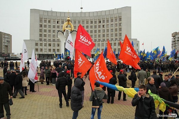 Акція «Вставай, Україно!» розпочалася в Луцьку. ФОТО. ОНОВЛЕНО