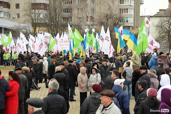 Акція «Вставай, Україно!» розпочалася в Луцьку. ФОТО. ОНОВЛЕНО