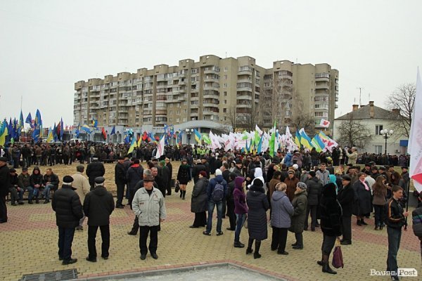 Акція «Вставай, Україно!» розпочалася в Луцьку. ФОТО. ОНОВЛЕНО